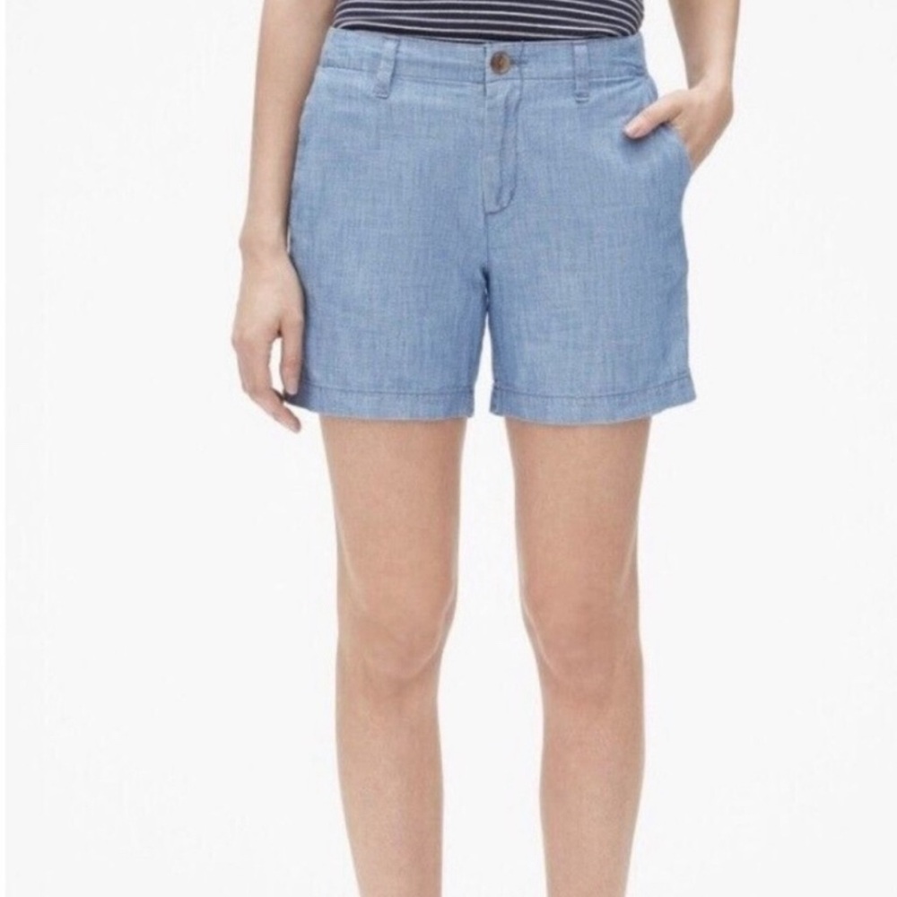 Gap Mid Rise 5" City Shorts in Chambray, NWT, Size 8